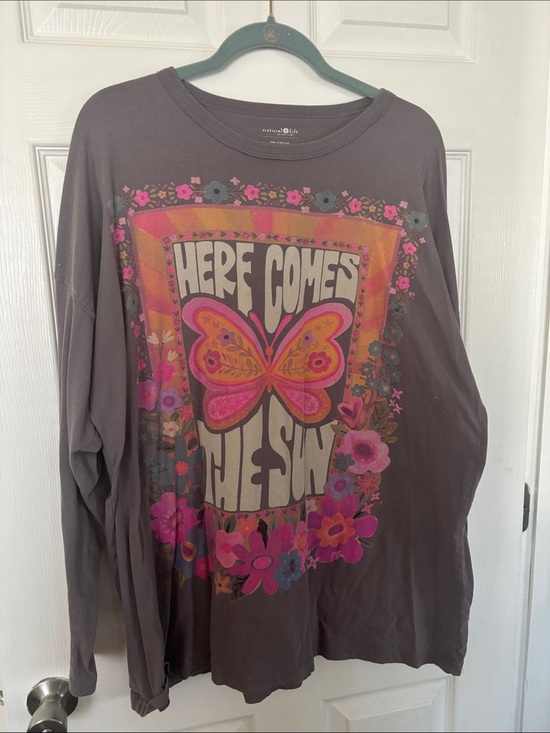 NATURAL LIFE Tops - NATURAL LIFE Gray Graphic Long Sleeve Top with Pink & Orange Butterfly